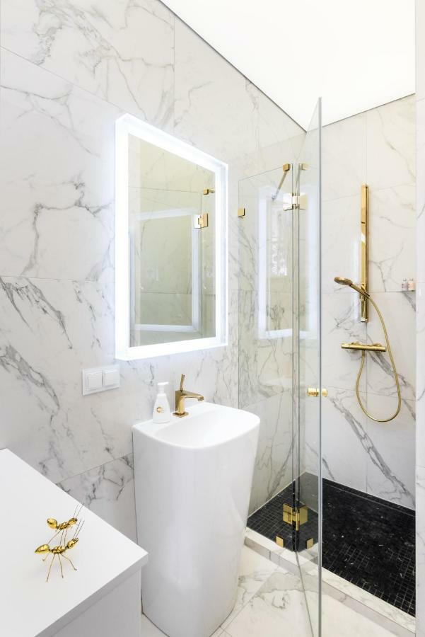 Golden Fish - New - Old Town Apartment Krakau